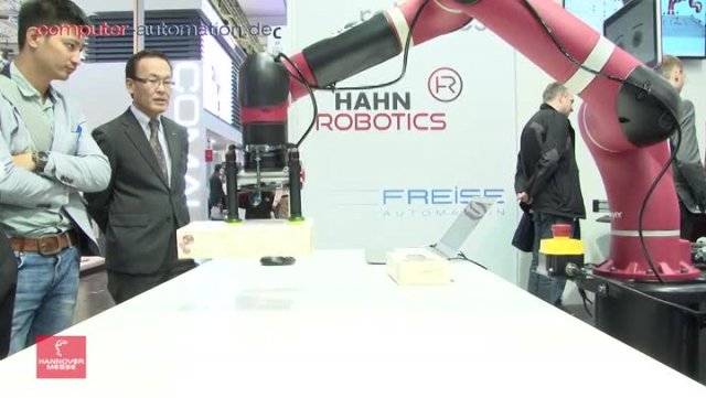 Sawyer heißt der smarte Roboter von Rethink Robotics für die Mensch-Roboter-Kollaboration. Mit welchen Eigenschaften der Roboter ausgestattet ist, erfuhren wir von Darius Wilke, Senior Manager European Business Development bei Rethink Robotics, auf der Hannover Messe 2017.